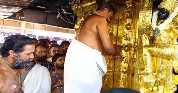 सबरीमला अयप्पा मंदिर में महिलाओं के प्रवेश के बाद   शुद्धिकरण: SC ने अवमानना अर्जी के मामले में कहा, पुनर्विचार याचिकाओं पर सुनवाई के दौरान मौजूद रहें