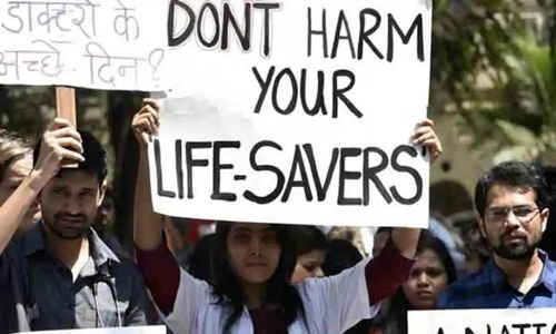 कोलकाता डॉक्टर हड़ताल : सरकारी डॉक्टरों की सुरक्षा को लेकर दिशानिर्देश की मांग को लेकर दाखिल PIL पर मंगलवार को सुनवाई करेगा SC