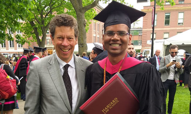 [साक्षात्कार] मेरी हार्वर्ड की डिग्री हाशिये पर पड़े करोड़ो लोगों की आकांक्षाओं का प्रतीक है: अनुराग भास्कर