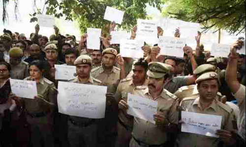 IPS एसोसिएशन की मांग, तीस हज़ारी हिंसा में शामिल वकीलों के लाइसेंस रद्द किए जाएं