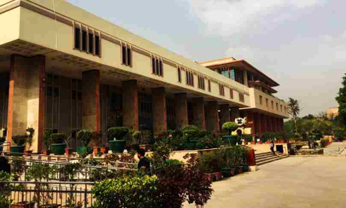 दिल्ली हाईकोर्ट का केंद्र को निर्देश, पूर्व सांसद और विधायक के नाम बताएं जो अब भी सरकारी बंगलों में रह रहे हैं