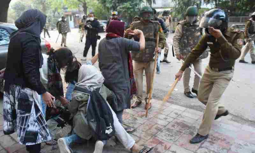 सुप्रीम कोर्ट ने जामिया, AMU में छात्रों पर पुलिस हिंसा को लेकर कहा, हिंसा रोकें, हम कल सुनवाई करेंगे