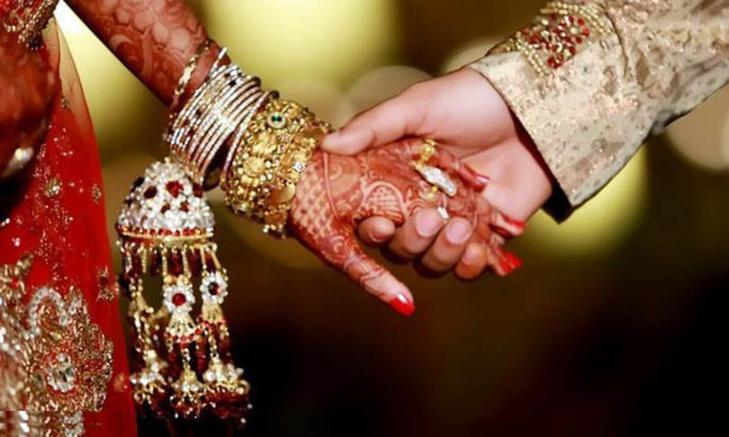 मुस्लिम महिला ने हिंदू पुरुष से शादी करने से पहले हिंदू धर्म में परिवर्तन  नहीं किया, विवाह मान्य नहीं, हालांकि युगल लिव-इन-रिलेशन में रहने ...