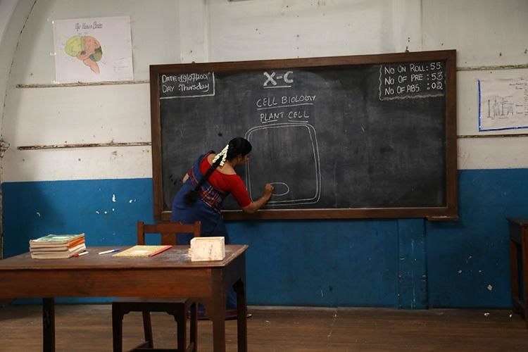 कर्नाटक हाईकोर्ट ने 100 प्रतिशत ट्यूशन फीस वसूलने संबंधी प्राइवेट स्कूलों की याचिका पर नोटिस जारी किया