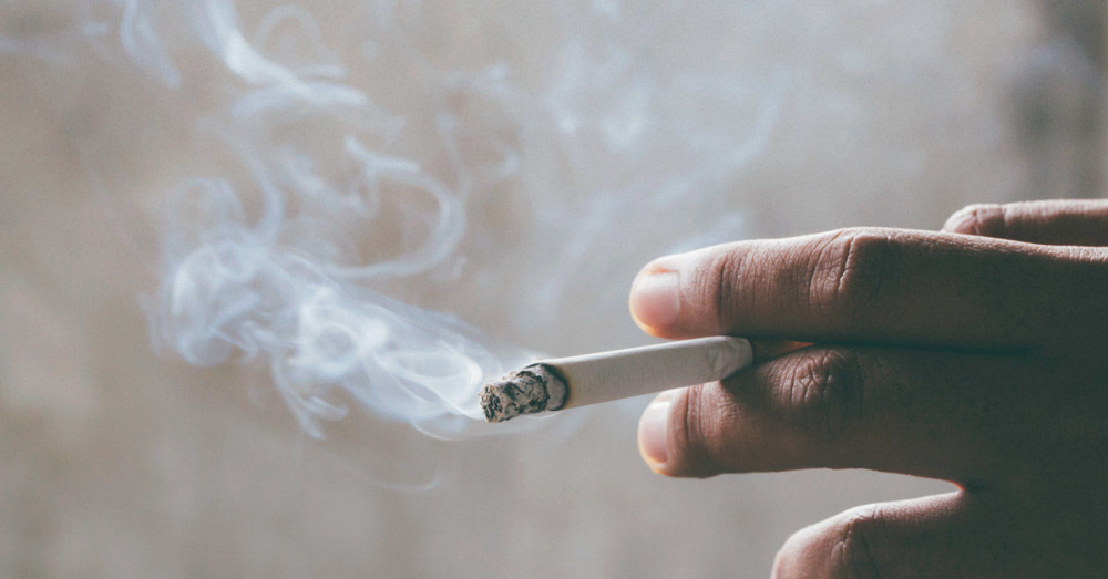 धूम्रपान COVID-19 से बचाता है; धूम्रपान करने वालों को कोरोना वायरस से कोई खतरा नहीं: तंबाकू व्यापारियों ने बॉम्बे हाईकोर्ट के समक्ष दावा किया