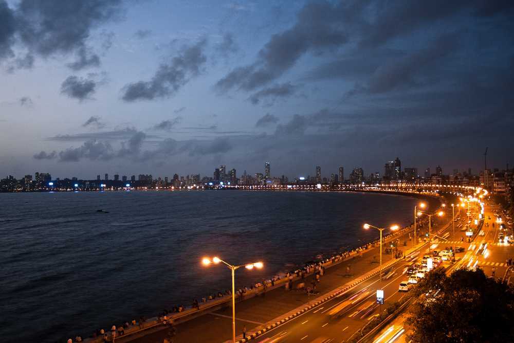 मुंबई जैसे शहर में रात में 1.30 बजे सड़कों पर घूमना कोई अपराध नहीं: मुंबई कोर्ट