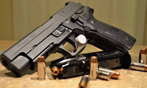 आवेदक को धमकी की अनुपस्थिति आर्म्स एक्ट के तहत फायर आर्म्स लाइसेंस से इनकार करने का आधार नहीं: गुजरात हाईकोर्ट