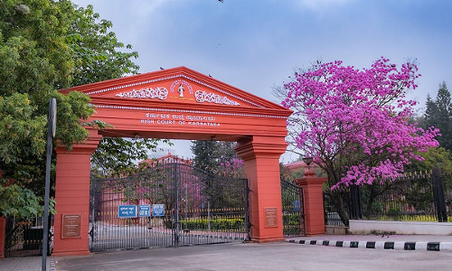 यदि बीमा धारक व्यक्ति पहले से मौजूद बीमारी का खुलासा करने में विफल रहा तो बीमा कंपनी मेडिक्लेम को अस्वीकार कर सकती है: कर्नाटक हाईकोर्ट