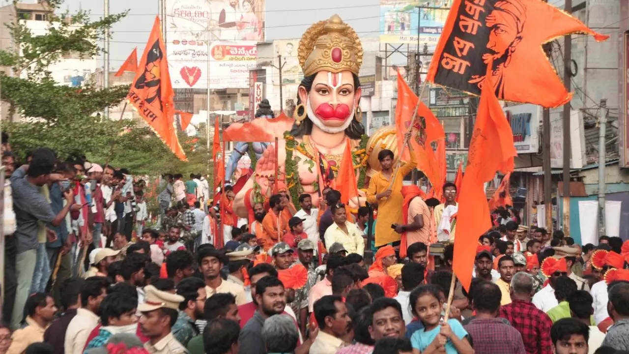 हनुमान जयंती समारोह: कलकत्ता हाईकोर्ट ने राज्य सरकार को अर्धसैनिक बलों की सहायता लेने का निर्देश दिया हनुमान जयंती समारोह: कलकत्ता हाईकोर्ट ने राज्य सरकार को अर्धसैनिक बलों की सहायता लेने का निर्देश दिया