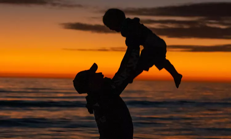 कर्नाटक हाईकोर्ट ने पिता के मुलाक़ात के अधिकार को इस आधार पर समाप्त करने से इनकार किया कि उसने तलाक के बाद दोबारा शादी की और उसका एक बच्चा है