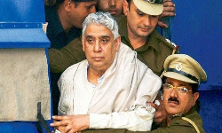 स्वयंभू ईश्वर रामपाल के दामाद को 4 साल बाद मिली UAPA मामले में ज़मानत, हाईकोर्ट ने माना- सभी ज़रूरी गवाहों से पूछताछ हो चुकी है स्वयंभू ईश्वर रामपाल के दामाद को 4 साल बाद मिली UAPA मामले में ज़मानत, हाईकोर्ट ने माना- सभी ज़रूरी गवाहों से पूछताछ हो चुकी है