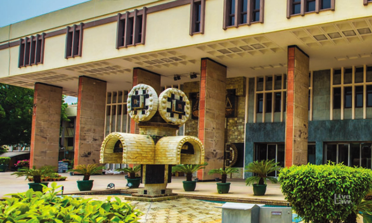 मकान मालिक अपनी ज़रूरतों का सर्वश्रेष्ठ निर्णायक जरूर है, लेकिन किरायेदार को बेदखल करने के लिए वास्तविक आवश्यकता का सबूत देना अनिवार्य: दिल्ली हाईकोर्ट मकान मालिक अपनी ज़रूरतों का सर्वश्रेष्ठ निर्णायक जरूर है, लेकिन किरायेदार को बेदखल करने के लिए वास्तविक आवश्यकता का सबूत देना अनिवार्य: दिल्ली हाईकोर्ट