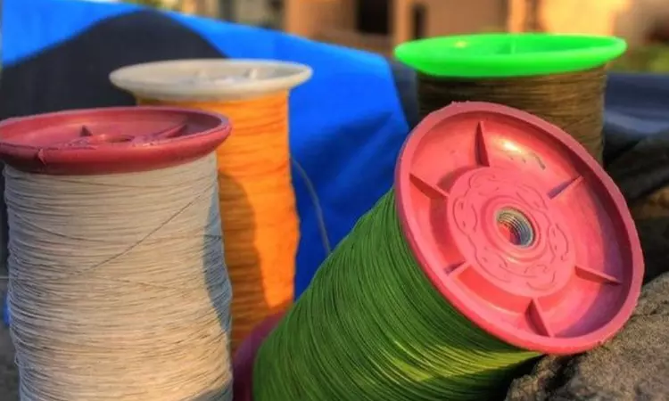 पतंग उड़ाने के पीक सीज़न के दौरान चाइनीज़ मांझे के खिलाफ़ मशीनरी एक्टिवेट करने के लिए राज्य सरकार बाध्य: इलाहाबाद हाईकोर्ट