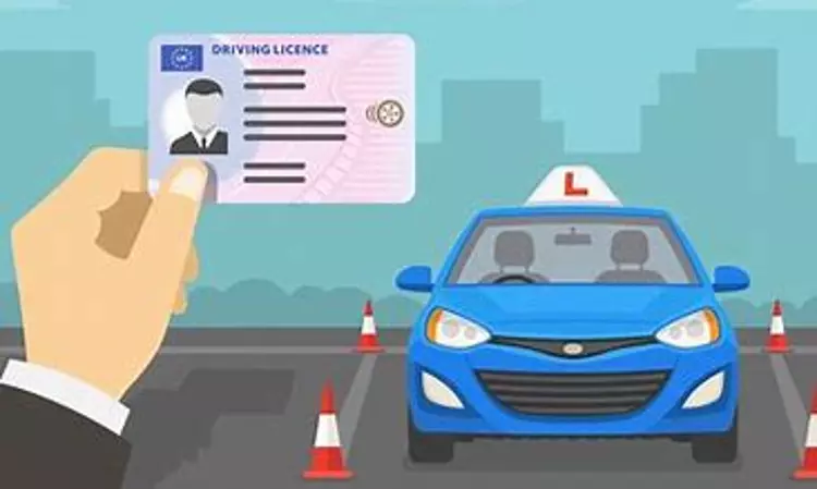 ड्राइविंग लाइसेंस सिर्फ इसलिए नकली नहीं माना जा सकता कि उसे स्मार्ट कार्ड में नहीं बदला गया: दिल्ली हाईकोर्ट ड्राइविंग लाइसेंस सिर्फ इसलिए नकली नहीं माना जा सकता कि उसे स्मार्ट कार्ड में नहीं बदला गया: दिल्ली हाईकोर्ट