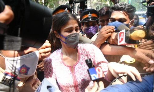 रिया चक्रवर्ती को बड़ी राहत: मुंबई कोर्ट ने NDPS मामले में बैंक अकाउंट डी-फ्रीज़ करने का दिया आदेश