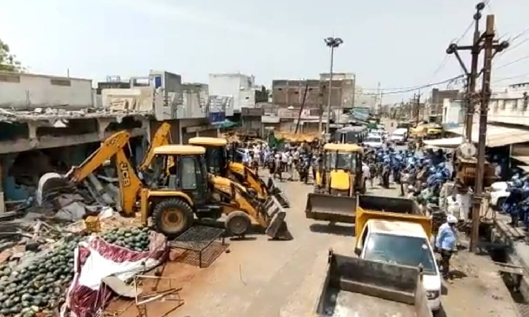 बिना नोटिस तोड़फोड़ केवल आपात स्थिति में ही संभव, सामान्य नियम है सुनवाई का अधिकार: आंध्र प्रदेश हाईकोर्ट