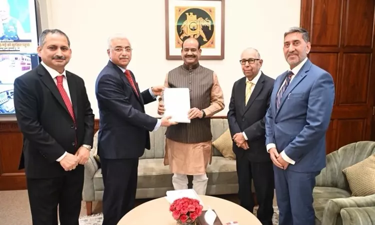जांच समिति ने लोकसभा स्पीकर को सौंपी जस्टिस यशवंत वर्मा मामले की रिपोर्ट जांच समिति ने लोकसभा स्पीकर को सौंपी जस्टिस यशवंत वर्मा मामले की रिपोर्ट