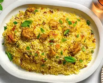 बिरयानी में निकला मरा हुआ कीड़ा, उपभोक्ता आयोग ने रेस्टोरेंट पर लगाया जुर्माना; 10 फ्री बिरयानी प्लेट देने का आदेश