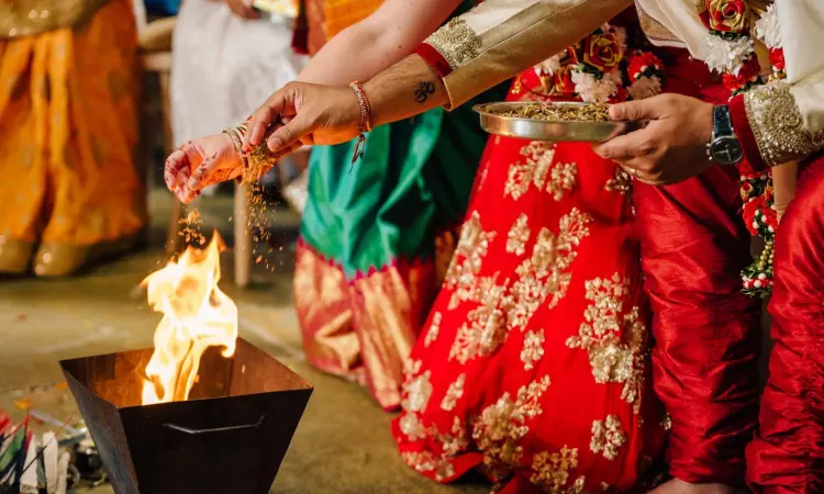 सिर्फ मैरिज रजिस्ट्रेशन से हिंदू विवाह वैध नहीं होता, सप्तपदी समेत आवश्यक रस्में अनिवार्य: गुजरात हाईकोर्ट
