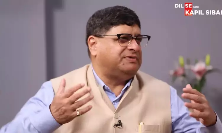 पासपोर्ट नागरिकता का सबूत नहीं कहना बेतुका, अगर आप भारत में रह रहे हैं तो यह माना जाता है कि आप भारतीय हैं: जस्टिस धूलिया पासपोर्ट नागरिकता का सबूत नहीं कहना बेतुका, अगर आप भारत में रह रहे हैं तो यह माना जाता है कि आप भारतीय हैं: जस्टिस धूलिया