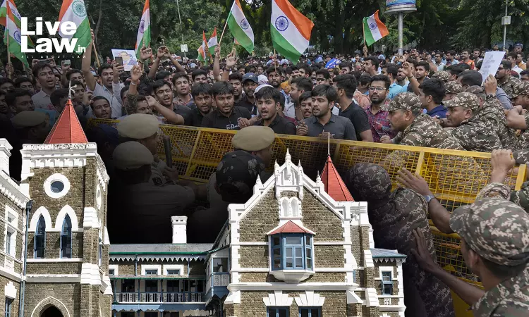 यह गुंडागर्दी है, आपको किस कानून ने अधिकार दिया? : संसद मार्च से पहले नेता को रोकने पर उत्तराखंड हाईकोर्ट की पुलिस को फटकार यह गुंडागर्दी है, आपको किस कानून ने अधिकार दिया? : संसद मार्च से पहले नेता को रोकने पर उत्तराखंड हाईकोर्ट की पुलिस को फटकार