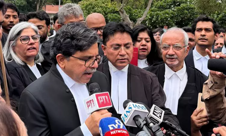 छात्रों के विरोध-प्रदर्शन के बीच सुप्रीम कोर्ट के वकीलों ने संविधान की प्रस्तावना पढ़ी