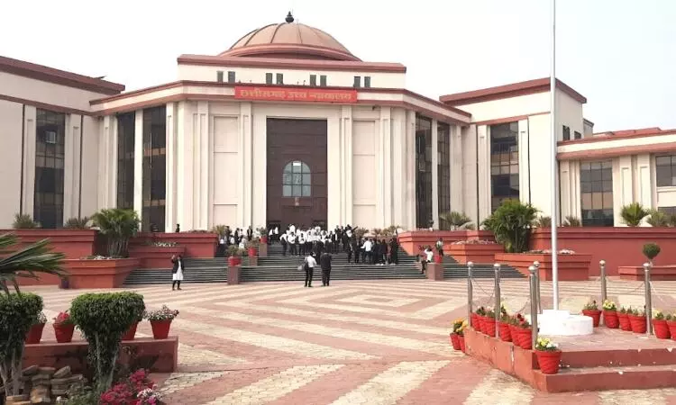 पिता की मौत के बाद शादीशुदा महिला अनुकंपा नियुक्ति का दावा कर सकती है: छत्तीसगढ़ हाईकोर्ट पिता की मौत के बाद शादीशुदा महिला अनुकंपा नियुक्ति का दावा कर सकती है: छत्तीसगढ़ हाईकोर्ट