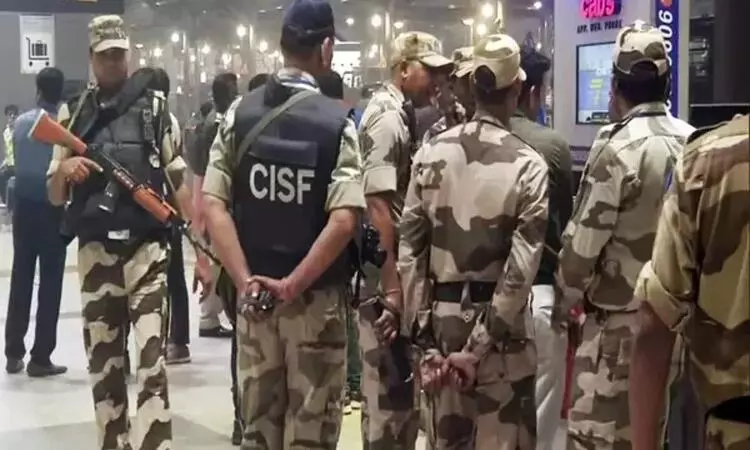 भारतीय सेना और पैरामिलिट्री फ़ोर्स के ख़िलाफ़ Facebook पोस्ट करने पर CISF कॉन्स्टेबल की सैलरी में कटौती की सज़ा सही: छत्तीसगढ़ हाईकोर्ट