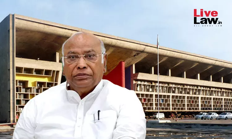 मानहानि मामले में कांग्रेस अध्यक्ष मल्लिकार्जुन खड़गे को राहत, हाईकोर्ट ने आपराधिक कार्यवाही पर लगाई रोक मानहानि मामले में कांग्रेस अध्यक्ष मल्लिकार्जुन खड़गे को राहत, हाईकोर्ट ने आपराधिक कार्यवाही पर लगाई रोक