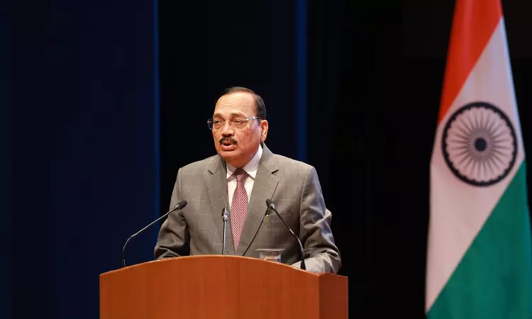 अलग-अलग समस्याओं के लिए अलग-अलग समाधान चाहिए, कानूनी मदद स्थानीय हकीकत पर आधारित होनी चाहिए: CJI सूर्य कांत अलग-अलग समस्याओं के लिए अलग-अलग समाधान चाहिए, कानूनी मदद स्थानीय हकीकत पर आधारित होनी चाहिए: CJI सूर्य कांत