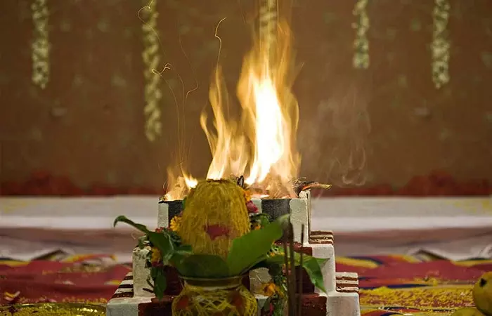 क्या संस्कृति के आधार पर सरकारी कार्यक्रमों में धार्मिक रीति-रिवाजों को सही ठहराया जा सकता है? भूमि पूजन समारोहों की संवैधानिक दृष्टिकोण