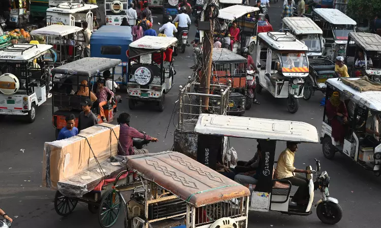 हाईकोर्ट ने लखनऊ में ई-रिक्शा ट्रैफिक की बढ़ती समस्या पर चिंता जताई, सरकार से नीति बनाने को कहा