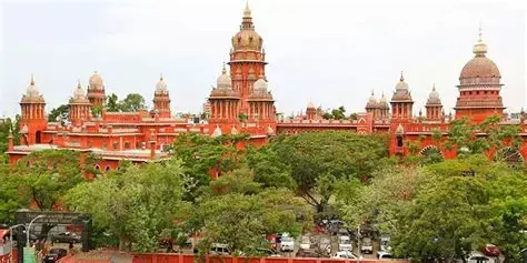 अगर सर्विस रूल्स इजाज़त दें तो नौकरी के दौरान शुरू हुई अनुशासनात्मक कार्रवाई रिटायरमेंट के बाद भी जारी रह सकती है: मद्रास हाईकोर्ट