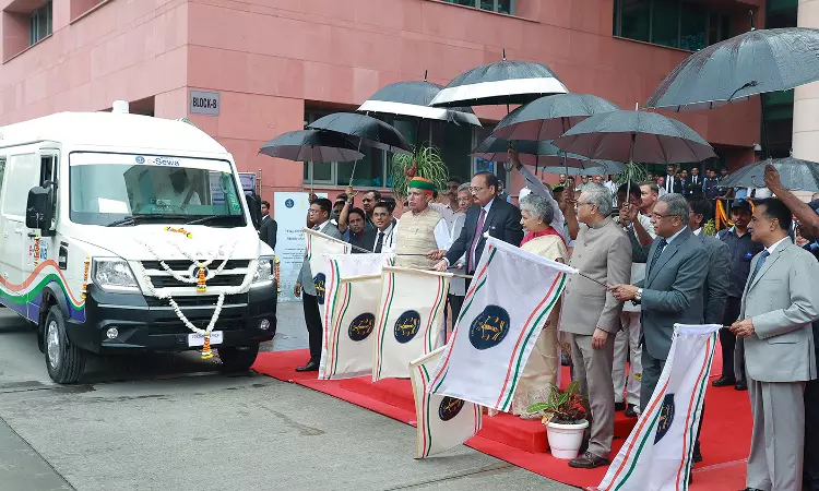 अब नागरिकों के घर तक पहुंचेंगी ई-कोर्ट सेवाएं, सुप्रीम कोर्ट ने 26 मोबाइल ई-सेवा वैन को दिखाई हरी झंडी