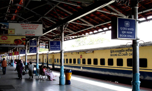 कम वेतन पाने वाले कमीशन वेंडर्स को दशकों तक कानूनी लड़ाई लड़ने के लिए मजबूर किया, दिल्ली हाईकोर्ट ने रेलवे की कड़ी आलोचना की कम वेतन पाने वाले कमीशन वेंडर्स को दशकों तक कानूनी लड़ाई लड़ने के लिए मजबूर किया, दिल्ली हाईकोर्ट ने रेलवे की कड़ी आलोचना की