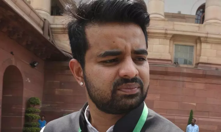जेल की सेल में मोबाइल-नोटबुक मिलने का मामला: पूर्व सांसद प्रज्वल रेवन्ना और कैदी प्रताप राय 2 दिन की पुलिस हिरासत में जेल की सेल में मोबाइल-नोटबुक मिलने का मामला: पूर्व सांसद प्रज्वल रेवन्ना और कैदी प्रताप राय 2 दिन की पुलिस हिरासत में