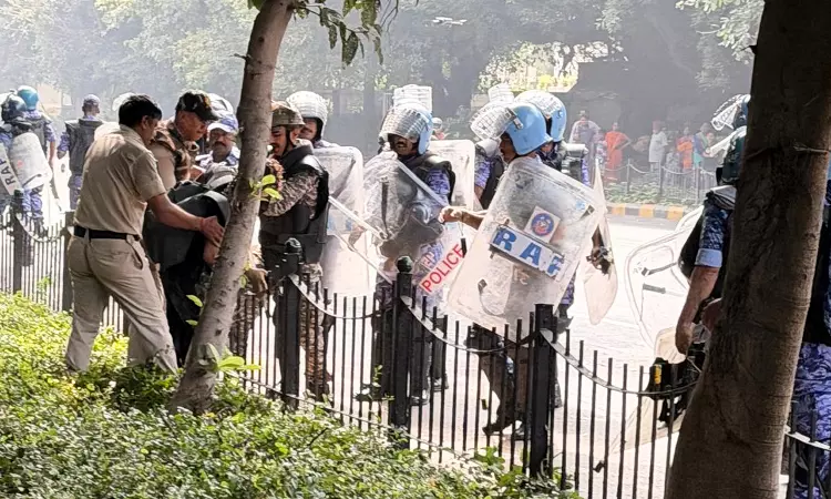 सुप्रीम कोर्ट परिसर में वकीलों पर पुलिस बल के इस्तेमाल से SCBA नाराज, CJI सूर्यकांत से तत्काल हस्तक्षेप की मांग