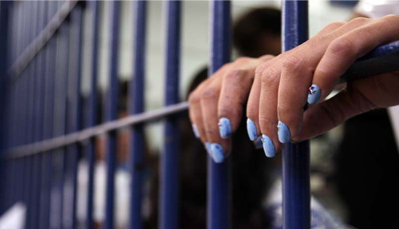 यौन व्यापार से छुड़ाए गए महिलाओं को किसी मध्यवर्ती क़ैद में तीन सप्ताह से ज़्यादा समय तक नहीं रखा जा सकता : बॉम्बे हाईकोर्ट
